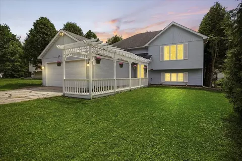4083 Westover Dr, Crown Point, IN 46307