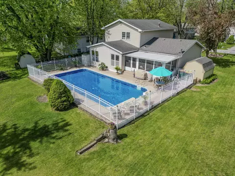 1184 Winterhaven Ln, Crown Point, IN 46307