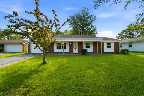 729 Governor Rd, Valparaiso, IN 46385