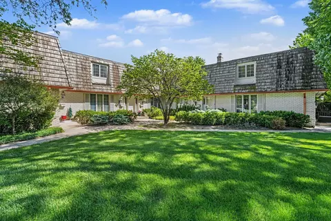 1354 Camellia Dr, Munster, IN 46321
