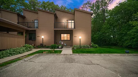 1601 Earthstone Dr #17, Valparaiso, IN 46383
