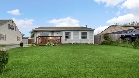 422 Saginaw Dr, Valparaiso, IN 46385