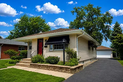 715 River Dr, Munster, IN 46321