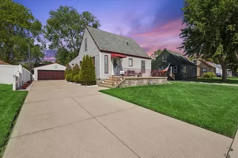 7126 Montana Ave, Hammond, IN 46323