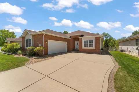 889 Clearwater Cv, Crown Point, IN 46307