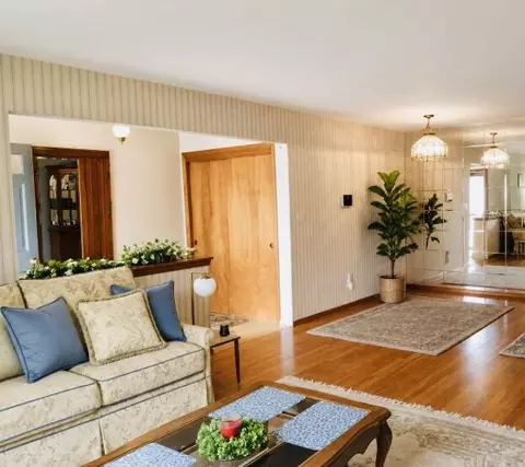 Entry Way - 118 Minter Dr, Griffith, IN 46319 photo 1 of 2