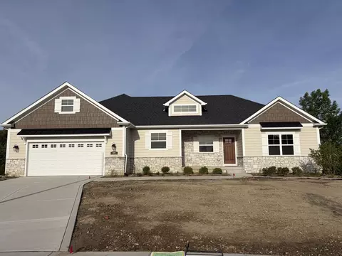 619 Bergamot Ct, Crown Point, IN 46307