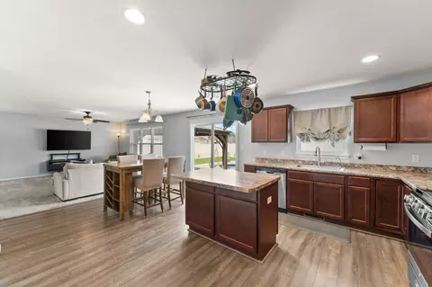 Kitchen - 1167 Kinner Dr, Chesterton, IN 46304 photo 3 of 4