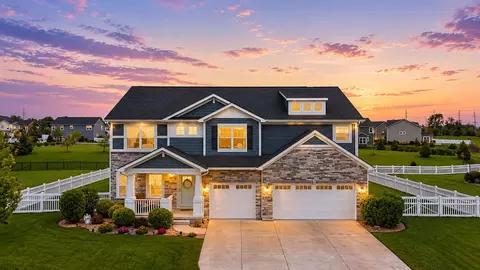 9273 Concord Rd, Saint John, IN 46373