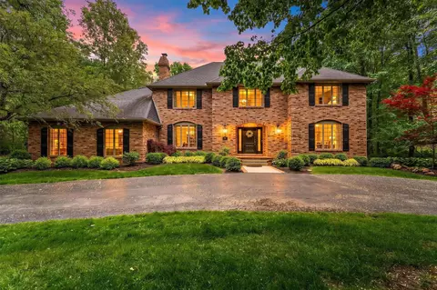 902 Crabapple Ln, Valparaiso, IN 46383