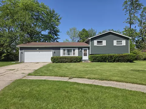 785 Aztec Ct, Lowell, IN 46356