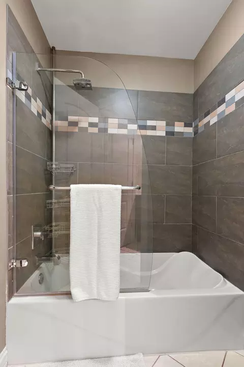 Bath - 12966 Baker Ct, Crown Point, IN 46307 photo 2 of 5