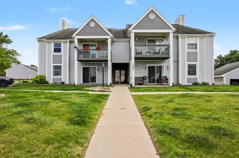 1086 Millpond Rd #B, Valparaiso, IN 46385