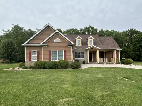 8876 N Lilac St, De Motte, IN 46310