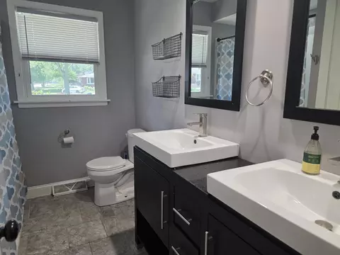 Bath - 405 Fairview Ave, Crown Point, IN 46307 photo 1 of 3