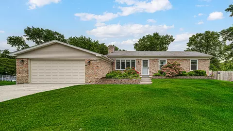 329 Dogwood St, De Motte, IN 46310
