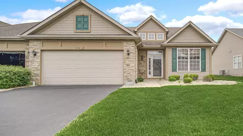 952 Portrait Pl, Dyer, IN 46311