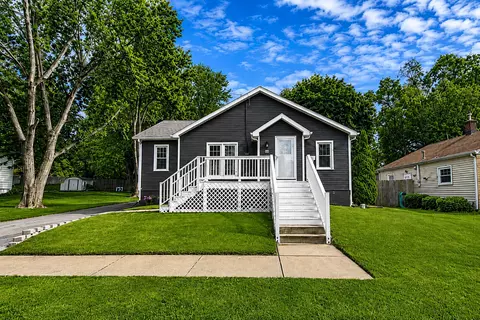 609 W North St, Crown Point, IN 46307