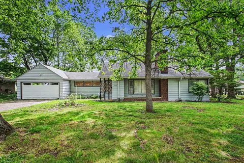 1702 Napoleon St, Valparaiso, IN 46383