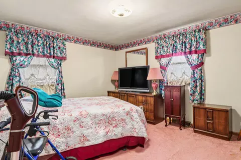 Bedroom - 305 W 35th Ave, Griffith, IN 46319 photo 2 of 2
