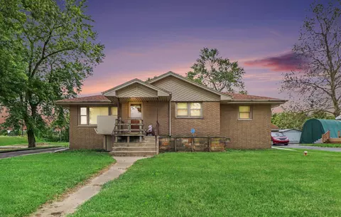 305 W 35th Ave, Griffith, IN 46319