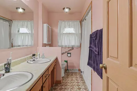 Bath - 305 W 35th Ave, Griffith, IN 46319 photo 1 of 2