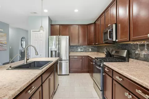 Kitchen - 15144 W 102nd Ave, Dyer, IN 46311 photo 3 of 4