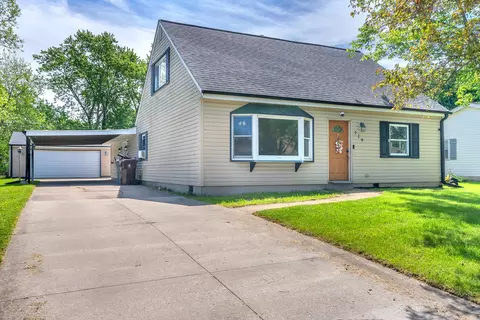719 Capitol Rd, Valparaiso, IN 46385