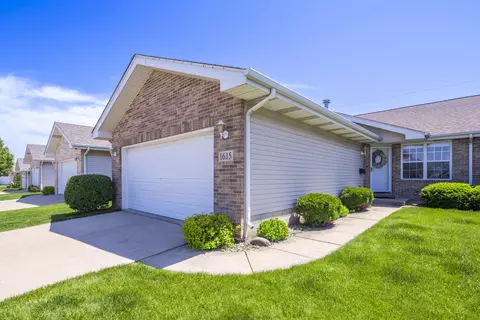 1615 Golden Oak Dr, Crown Point, IN 46307