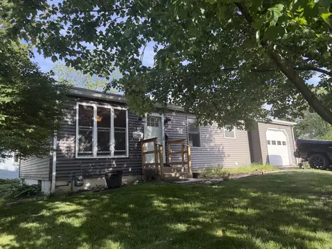 102 Northview Dr, Valparaiso, IN 46383