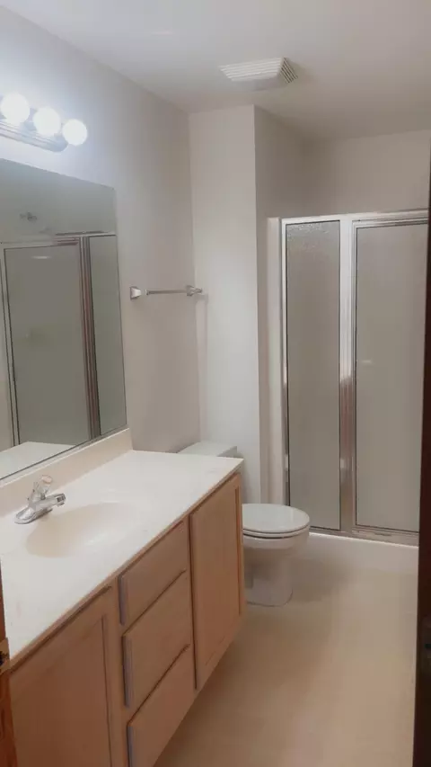 Bath - 944 Birch Dr, Crown Point, IN 46307 photo 2 of 3