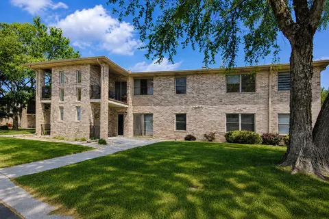 944 Birch Dr, Crown Point, IN 46307