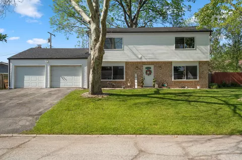 373 Greendale Dr, Valparaiso, IN 46385