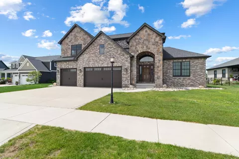4705 Hyde Park Dr, Valparaiso, IN 46383