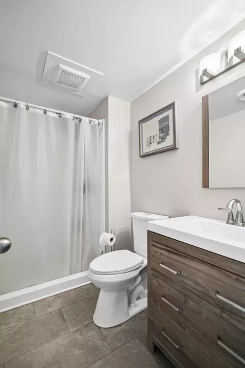 Bath - 3160 Westwind Ct, Crown Point, IN 46307 photo 2 of 2