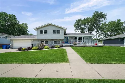 735 S Sherman St, Crown Point, IN 46307