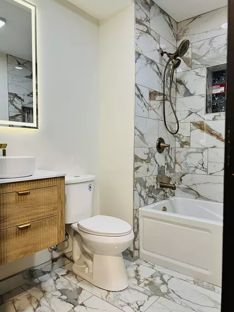 Bath - 763 Pierce St, Gary, IN 46402 photo 1 of 6