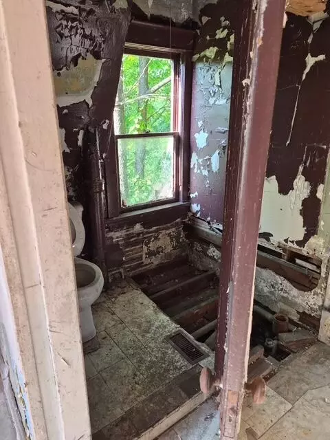 Bath - 2648 Pierce St, Gary, IN 46407 photo 1 of 1