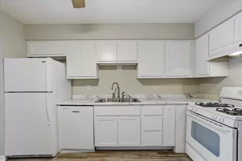 Kitchen - 405 Old Stone Rd #E4, Munster, IN 46321 photo 2 of 3