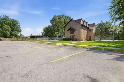 Exterior - 405 Old Stone Rd #E4, Munster, IN 46321 photo 1 of 7