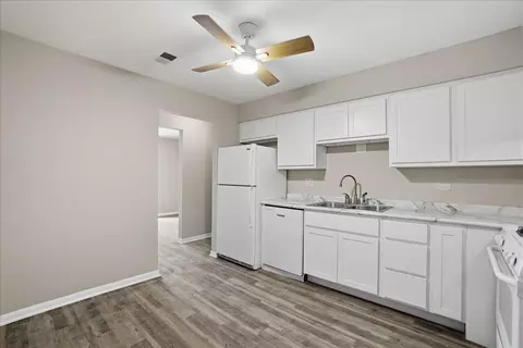 Kitchen - 405 Old Stone Rd #E4, Munster, IN 46321 photo 1 of 3