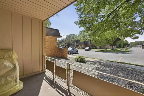 Exterior - 405 Old Stone Rd #E4, Munster, IN 46321 photo 2 of 7