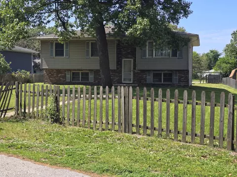 775 Riverlane Dr, Lake Station, IN 46405