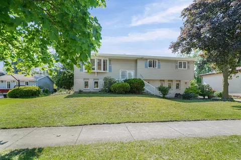 2504 Victoria Rd, Schererville, IN 46375