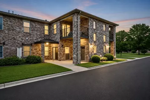 1346 Parke Dr, Crown Point, IN 46307