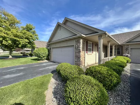 1261 Bluebell Trl, Schererville, IN 46375