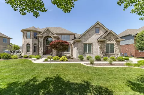930 Stonebridge Dr, Schererville, IN 46375