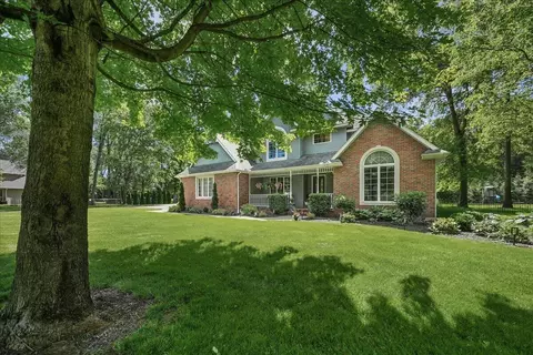 8835 S Lilac St, De Motte, IN 46310