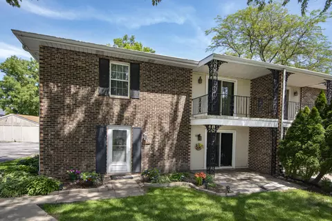 1904 Burgundy St, Schererville, IN 46375
