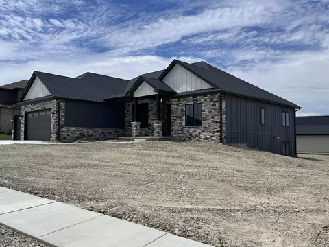 10148 Spring Lake Rd, Saint John, IN 46373